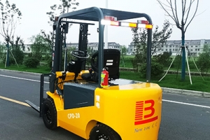3噸電動叉車蓄電池外殼破損怎么辦？